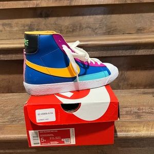 Multi color nike blazer mid (GS), Size 5Y, Lightly worn